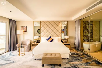 La Vela Luxury Deluxe Doppelzimmer in höherem Stockwerk — La Vela Saigon Hotel